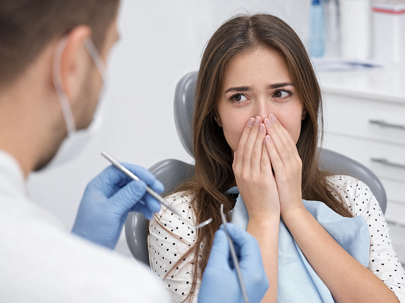  Hospital doctors examine patients so that