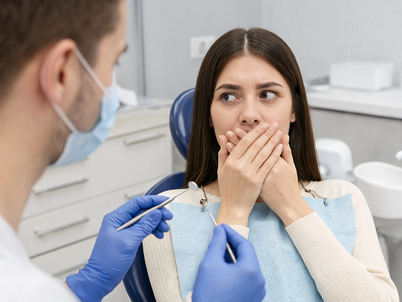  Hospital doctors examine patients so that