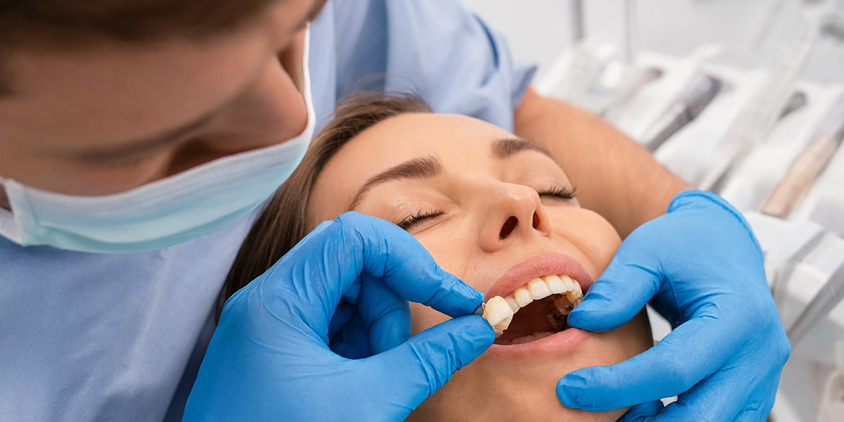  Hospital doctors examine patients so that